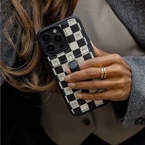 Walli iPhone 15 Bow Noir Sport Case